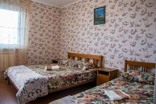 Гостиница Наш дом Кабардинка Трехместный номер с собственной ванной комнатой-4