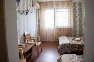 Гостиница Наш дом Кабардинка Трехместный номер с собственной ванной комнатой-5