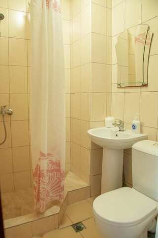 Гостиница Наш дом Кабардинка Двухместный номер с 1 кроватью или 2 отдельными кроватями-23